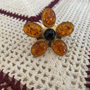 Amber/onyx ring